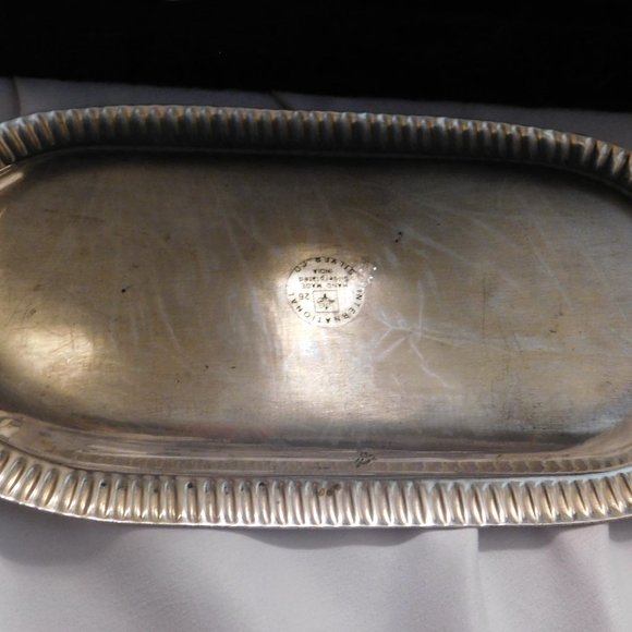 International Silver Company Tray, Creamer & Sugar Bowl in Black Velvet Box - Picture 7 of 12